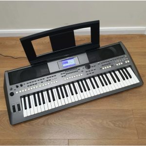 Yamaha PSR-S670 Professional 61-Key Arranger Keyboard with Dynamic Voices & Styles